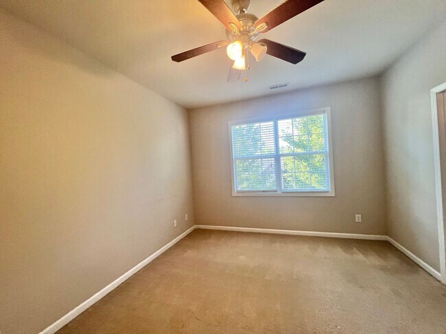 Building Photo - Excellent 4BD, 3.5BA Apex Townhome Near Do...