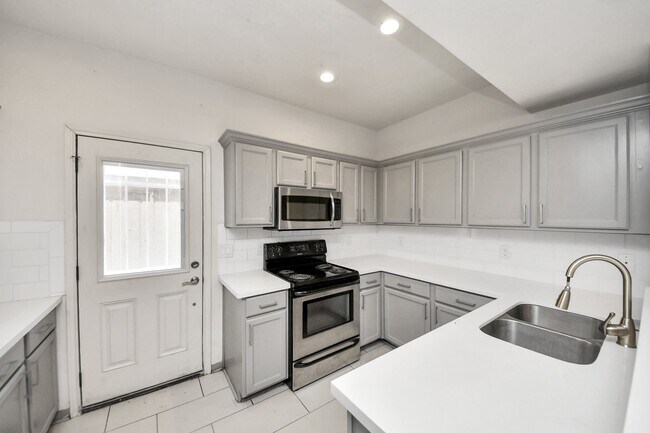 Building Photo - 3738 Lehall St