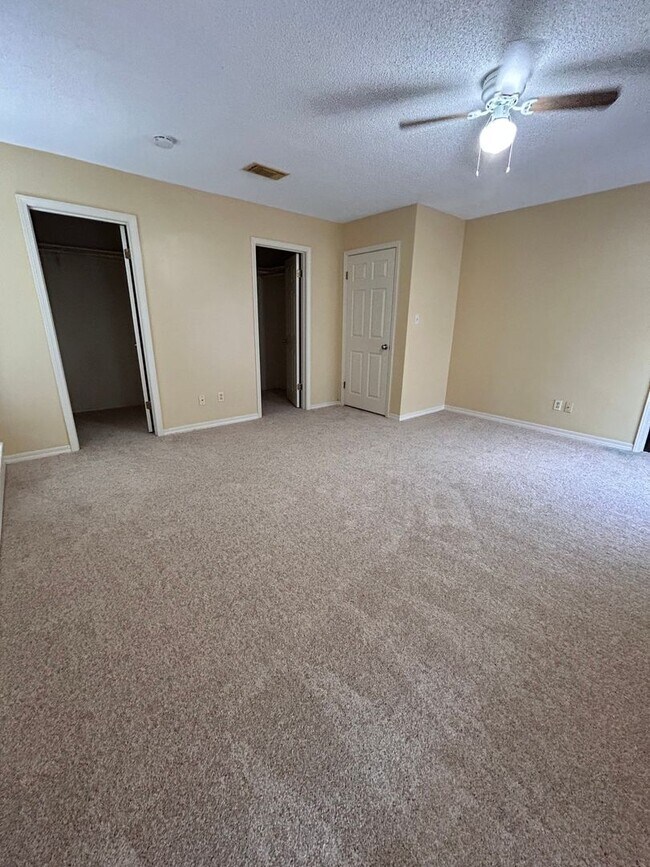 Building Photo - W/S/T included! Dbl garage! 2BR/2.5BA with...