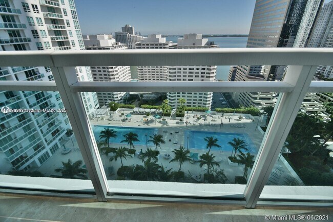 Building Photo - 951 Brickell Ave