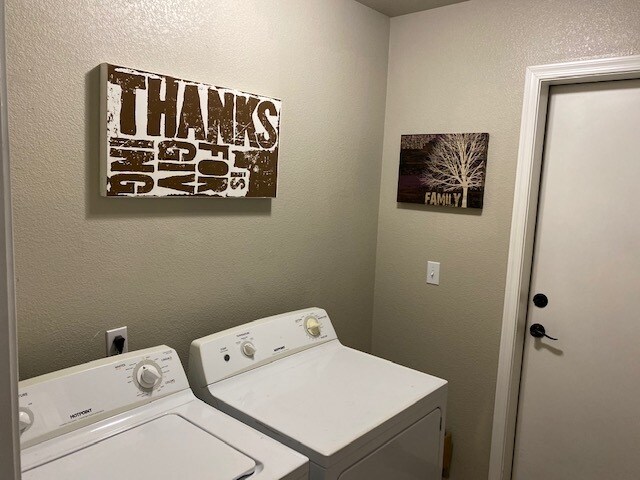 Building Photo - 2422 E Prickly Pear Dr