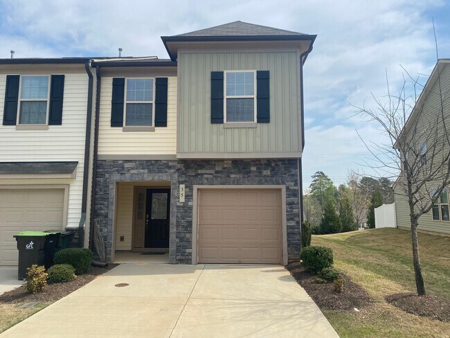 Building Photo - **Charming 3/2.5 Townhome in Clayton**