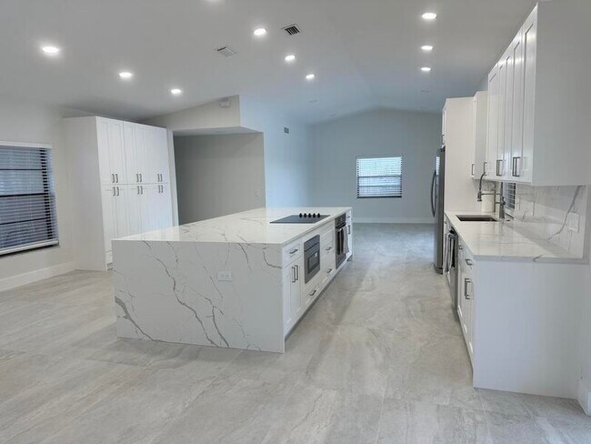 Building Photo - 11600 Island Lakes Ln