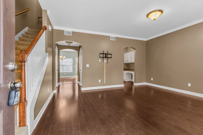 Building Photo - 553 Rosedale Ave
