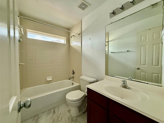 Building Photo - 804 Harvard Pointe Dr