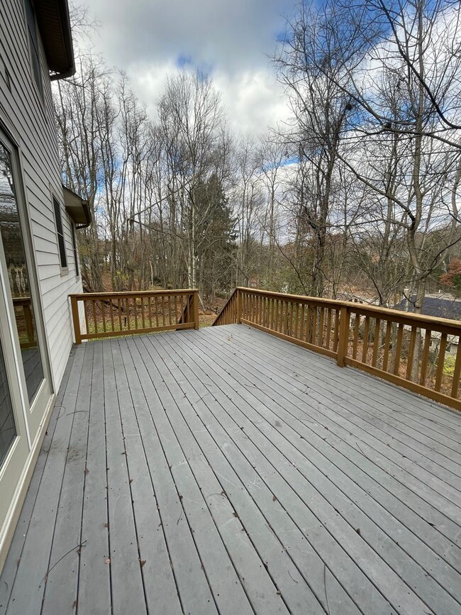 Building Photo - Beautiful custom built 5 bed 4 bath home with finished basement ready for you to move-in!