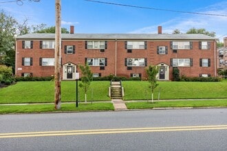 Building Photo - River Edge Commons