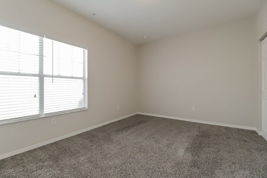 Building Photo - 2586 Grand Central Pkwy