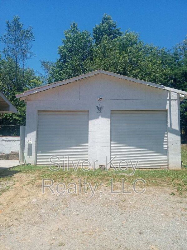 Building Photo - 223 Lakewood Subdivision Rd