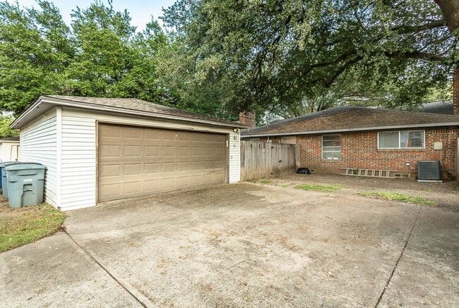 Building Photo - 7544 Brentcove Cir