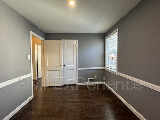 Building Photo - 2204 Ramblewood Dr