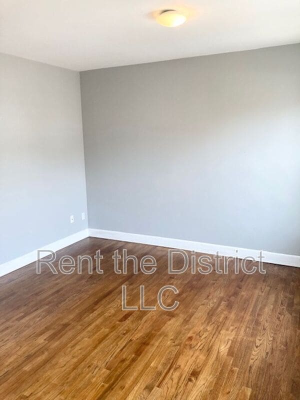 Building Photo - 624 Orleans Pl NE