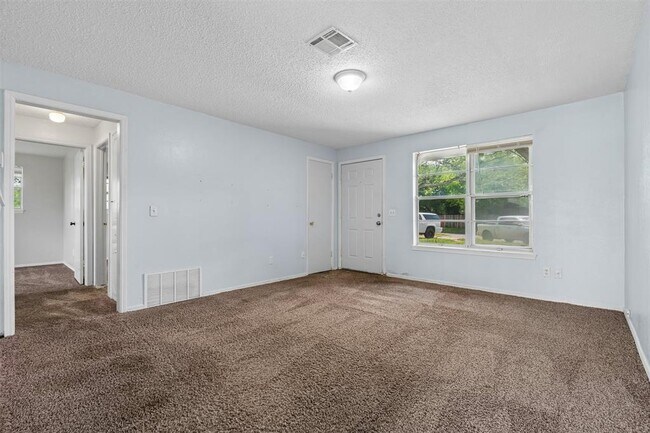 Building Photo - 3005 SE 51st St