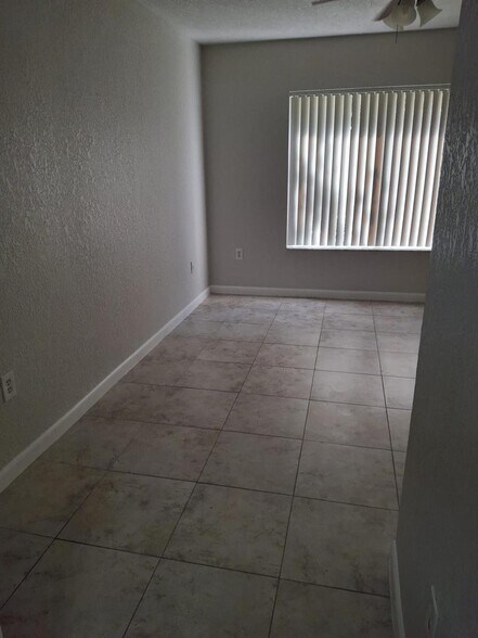 Building Photo - 3238 Coral Lake Ln