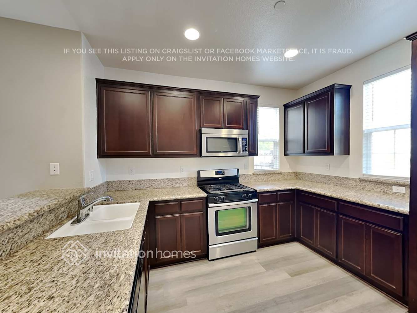 Building Photo - 815 Equinox Loop