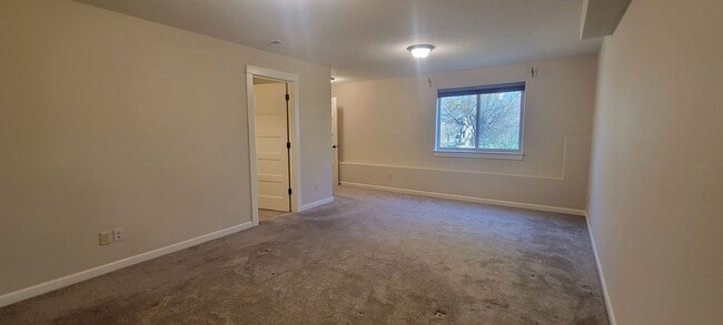 Building Photo - 125 S Ash St