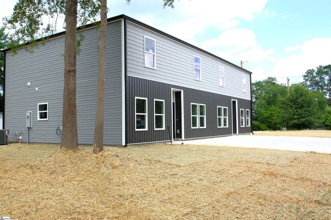 Building Photo - 404 Sierra Rd