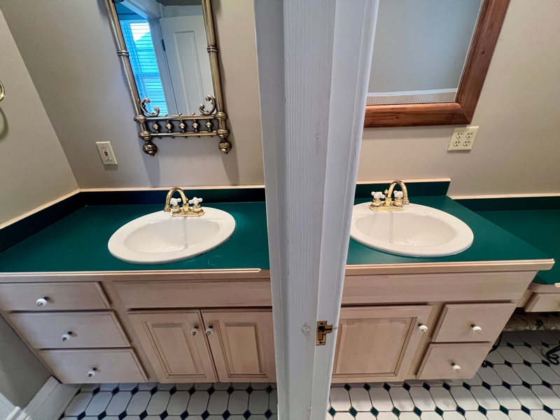 Building Photo - 1112 E Walnut St