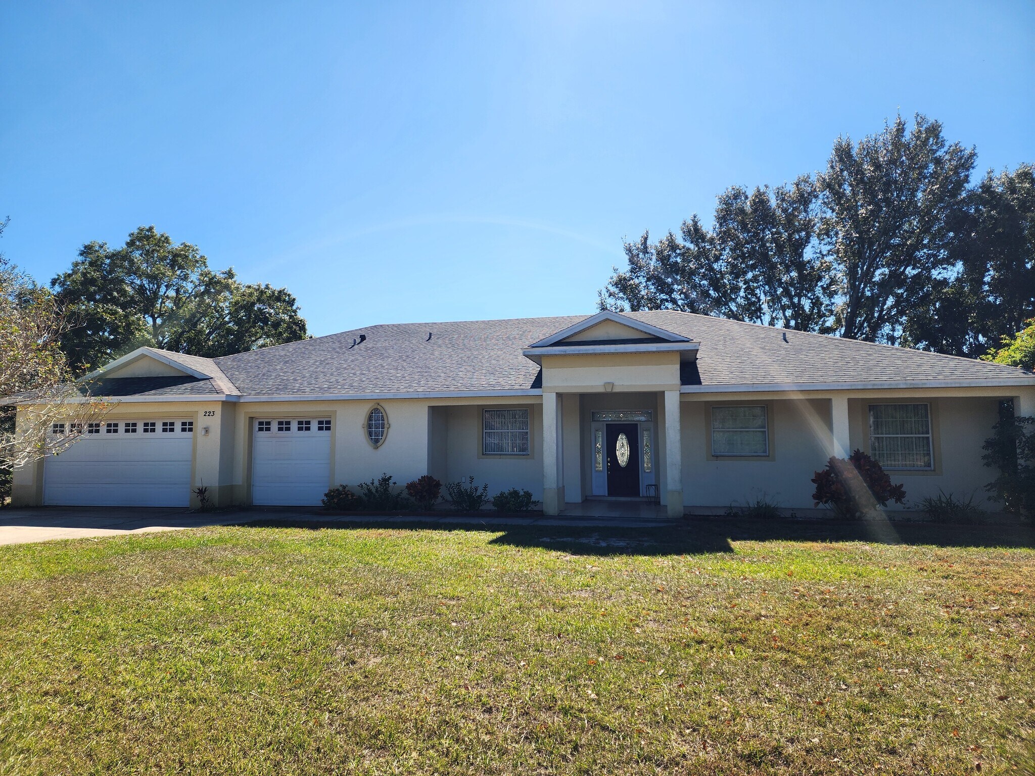 Building Photo - 223 Golf Aire Blvd