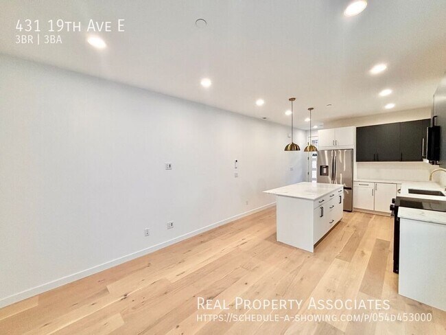 Building Photo - 431 19th Ave E