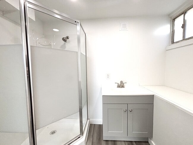 Building Photo - 119 E Leslie Ave