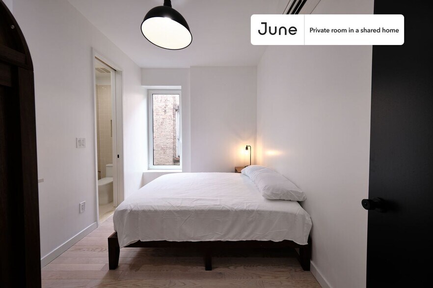 Primary Photo - Private bedroom in 4 bed/4 bath Home