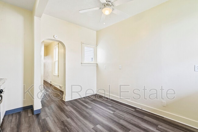 Building Photo - 814 Summit St