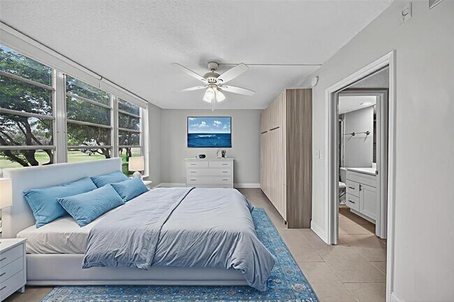 Building Photo - 3090 N Course Dr