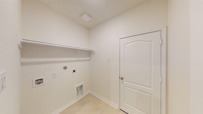 Building Photo - 4809 Sun Fls Dr