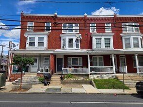 Building Photo - 941 N Lime St