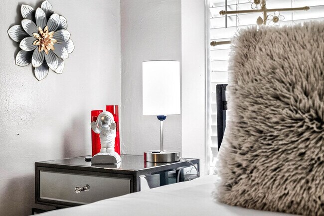 Building Photo - 5901 N Ola Ave