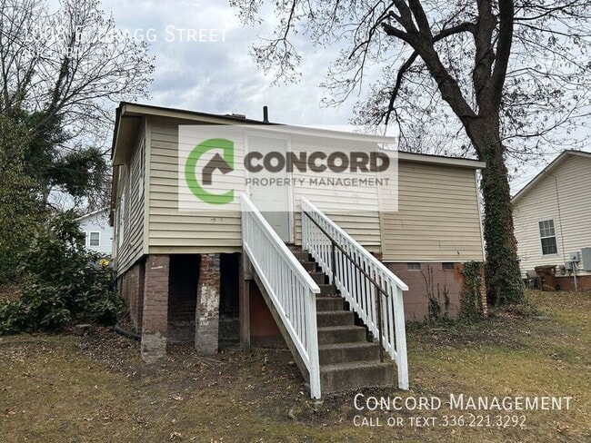 Building Photo - 1008 E Bragg St