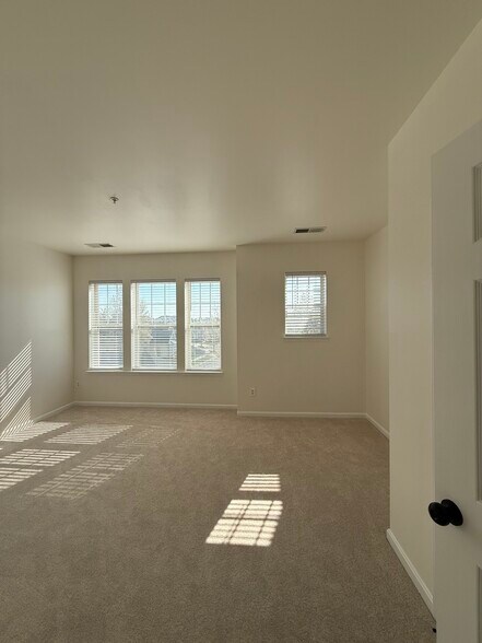 Building Photo - 13851 Belle Chasse Blvd