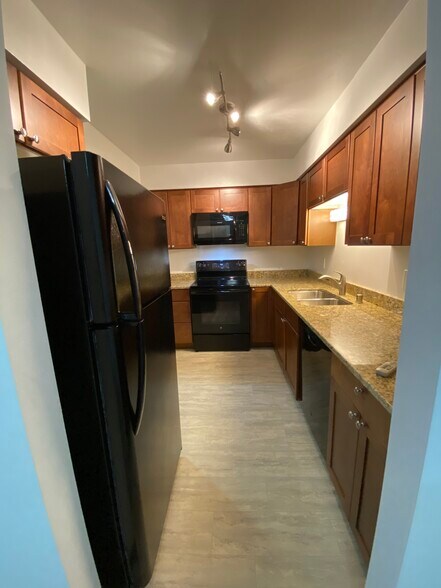 Building Photo - 401 S Marietta St