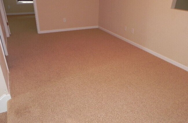 Building Photo - 4 Bedroom - Near Ft Moore