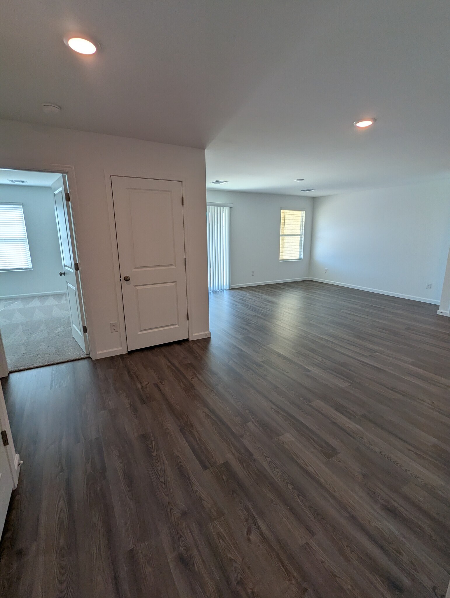 Building Photo - 729 Dylan Ct