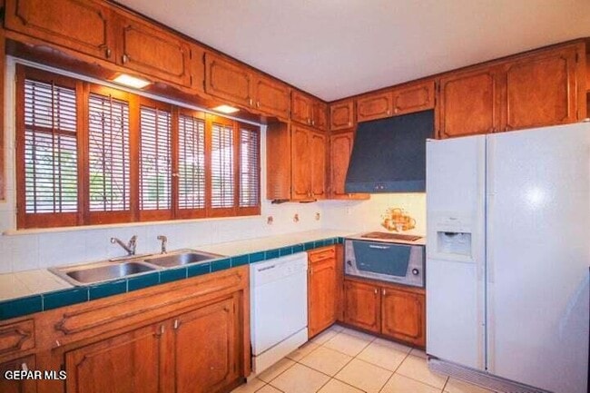 Building Photo - 8804 Cosmos Ave