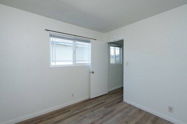 Building Photo - 145 Camarillo- LT