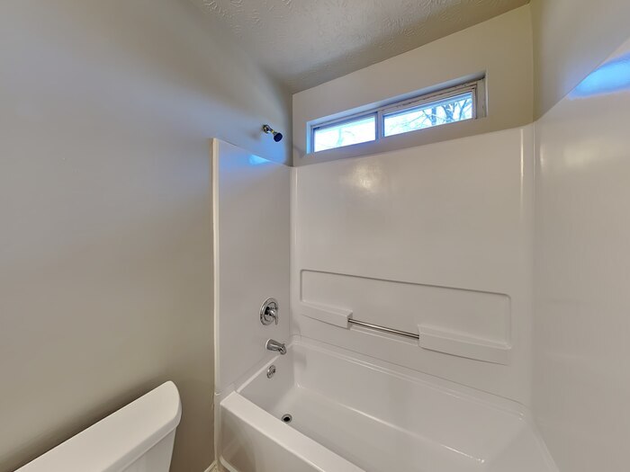 Building Photo - 2446 Kentwell Ln