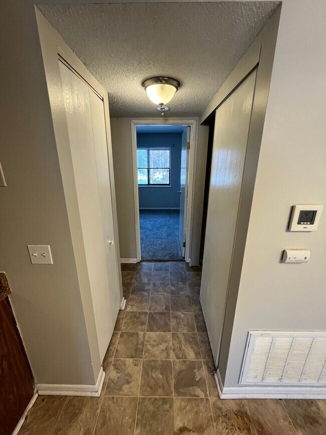 Building Photo - One Bedroom Apartment in Butler!