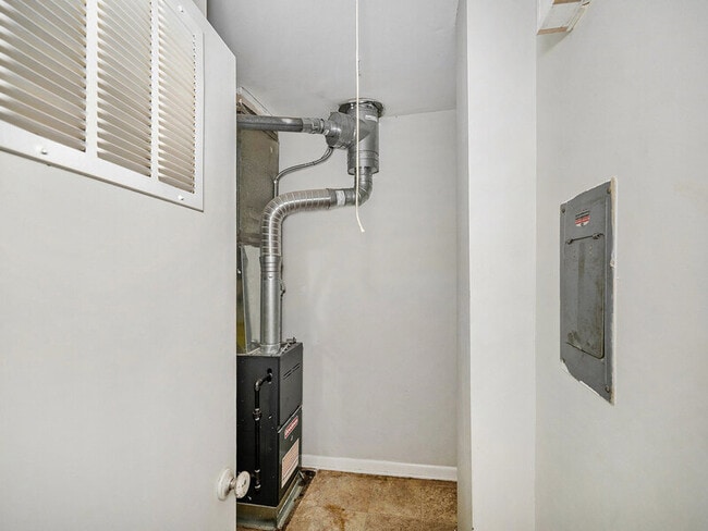 Building Photo - 2422 1/2 S 16th St