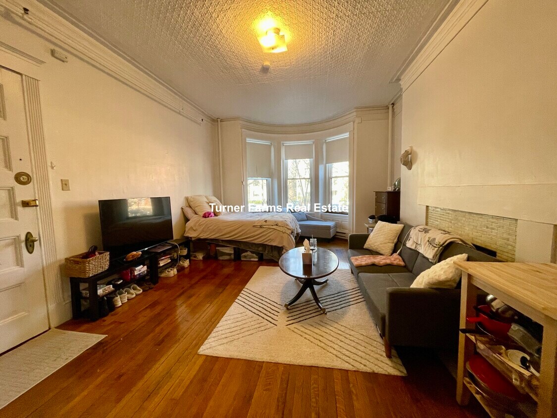 Building Photo - 1067 Beacon St