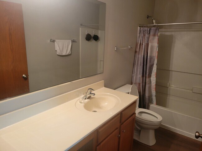 Building Photo - 8525 Sawyer Ct