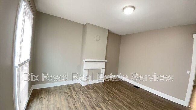 Building Photo - 252 McClure St