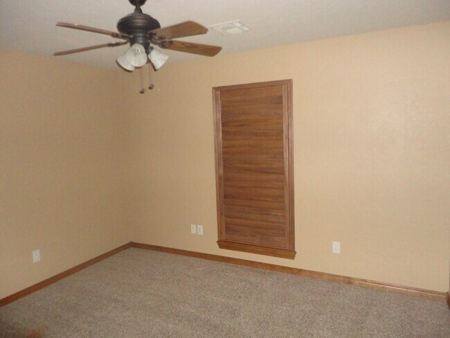 Building Photo - 6611 NE Watts Rd