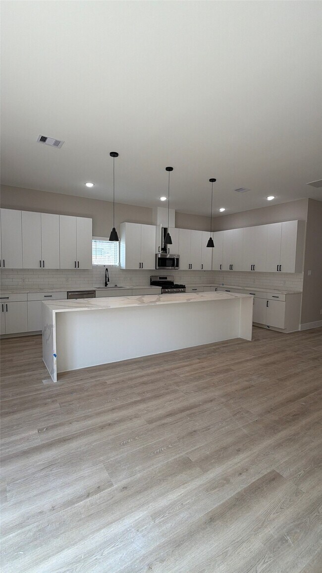 Building Photo - 2615 Piemonte Ave