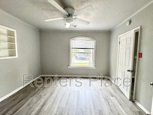 Building Photo - 4717 S 33rd W Ave