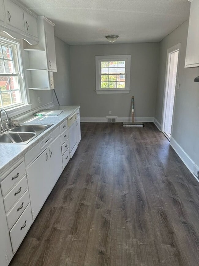 Building Photo - 1203 Ruffin Terrace