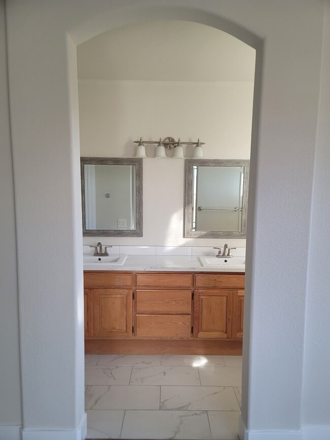 Building Photo - 8033 Horncastle Ave