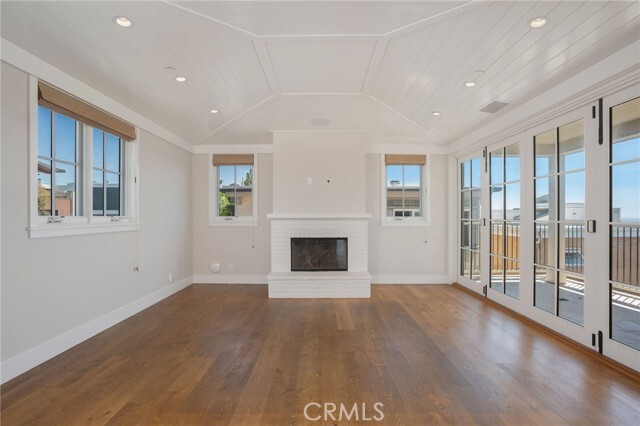 Building Photo - 328 28th St